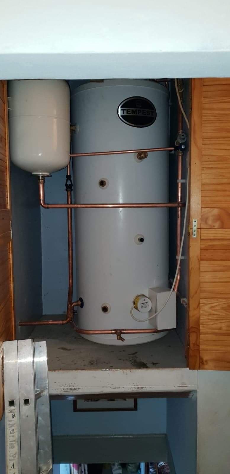 Hot water cylinder and heating controls installation
